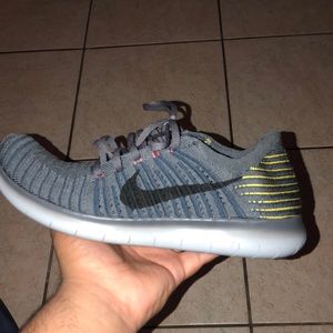 Size 12 Nike free runs